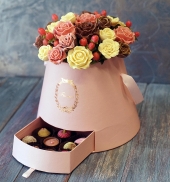 Коробка с шоколадными розами